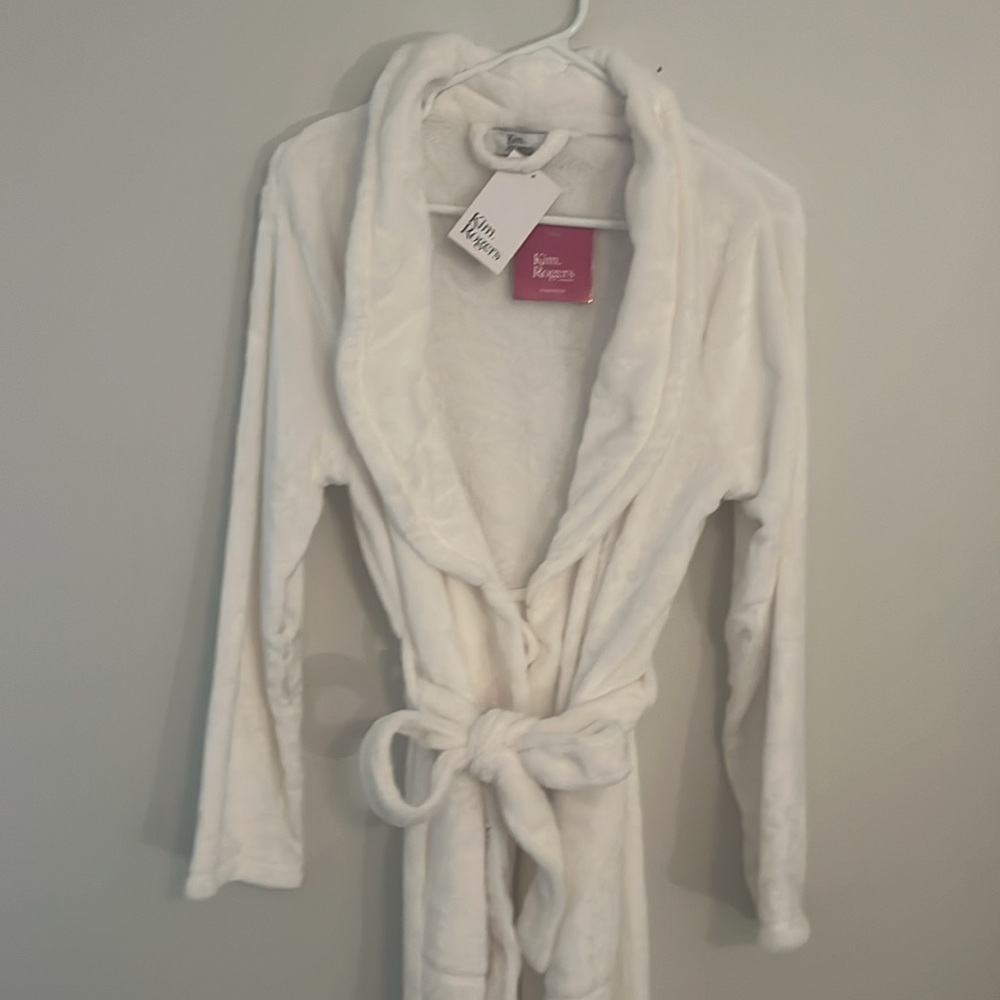 NWT Kim Rogers Plush Robe Size Small ivory/white
SOFT & COZY - Picture 8 of 8